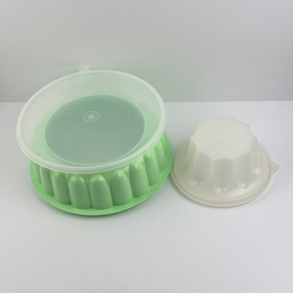 Vintage Tupperware Green Jello Mold Container - Picture 3 of 11